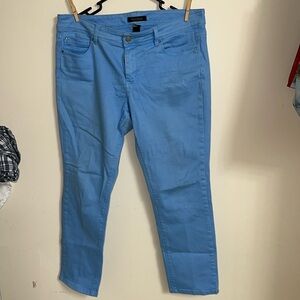 White House black market slim ankle jeans in a periwinkle blue color size 12s